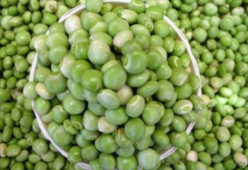 Fresh Pigeon peas in Nairobi market, Kenya. Ⓒ Foods of the Nairobi people